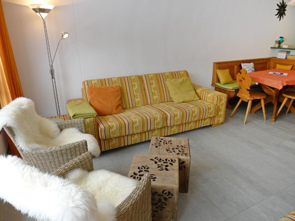 Posezení v ubytování Apartment Chesa Boffalora by Interhome