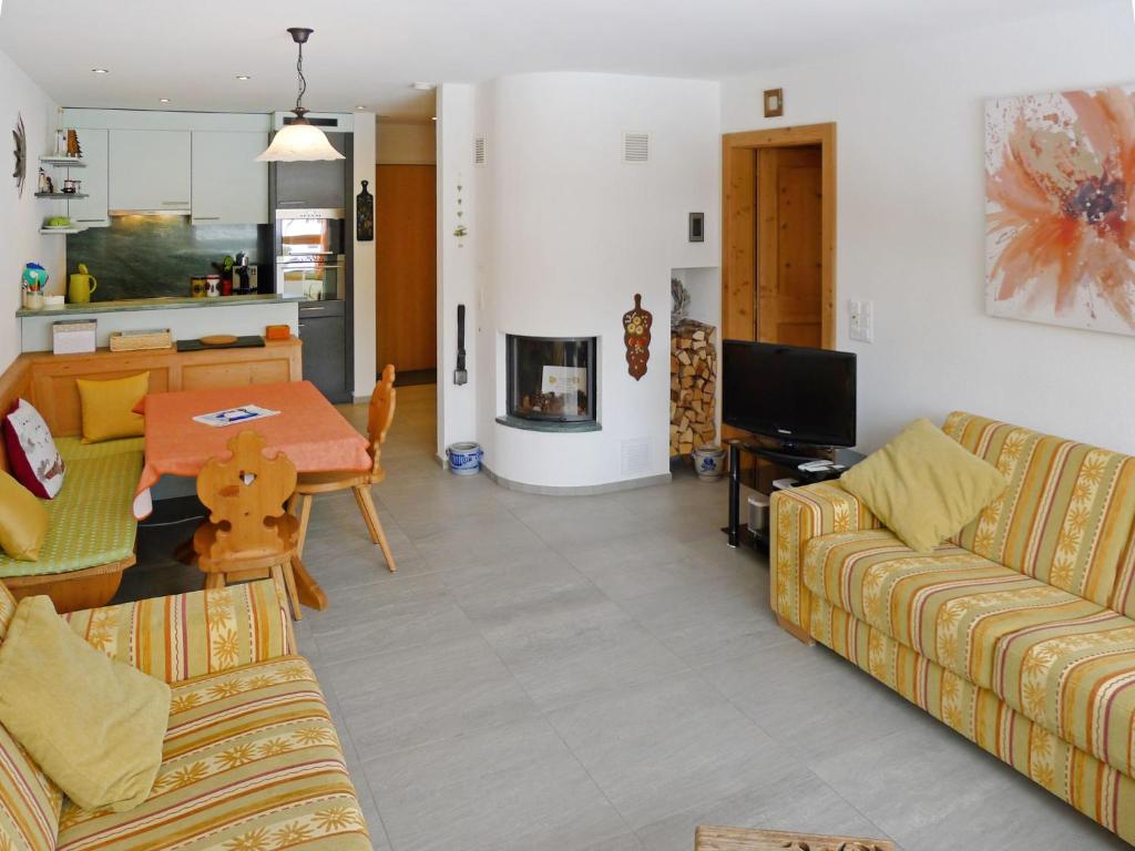 Posezení v ubytování Apartment Chesa Boffalora by Interhome