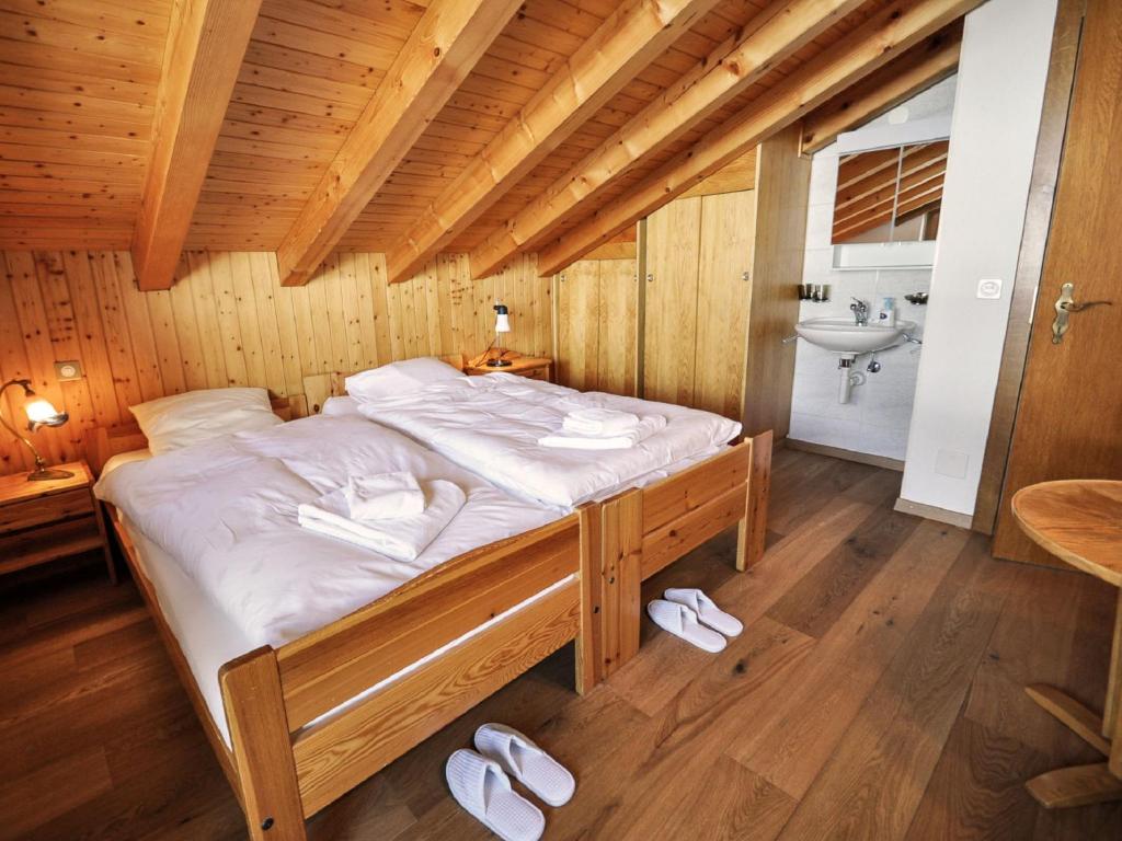 Postel nebo postele na pokoji v ubytování Apartment Bergere-1 by Interhome