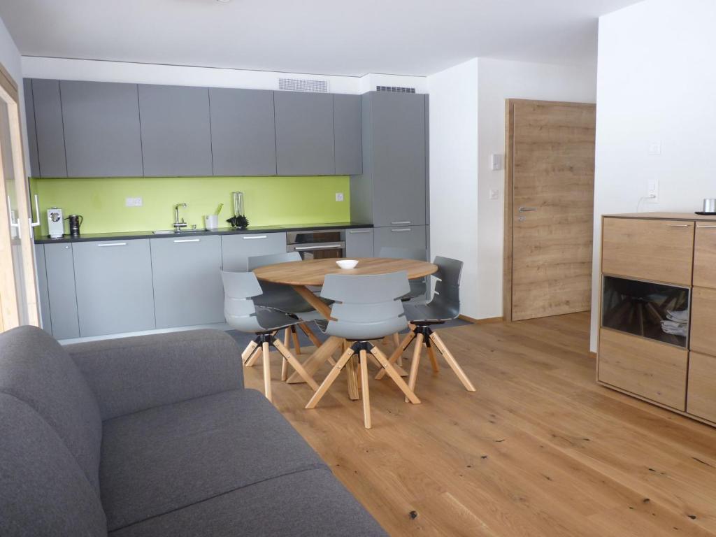 Kuchyň nebo kuchyňský kout v ubytování Apartment Jardins d'Helene by Interhome