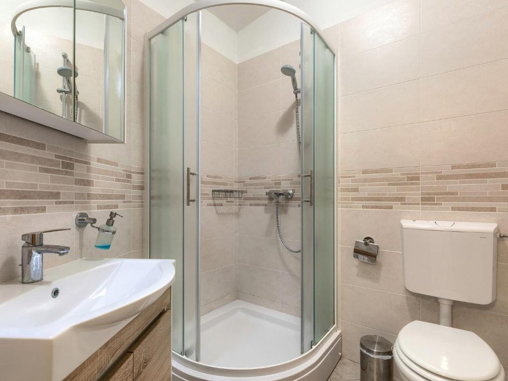 Kúpeľňa v ubytovaní Holiday Home Villa Prisedi by Interhome