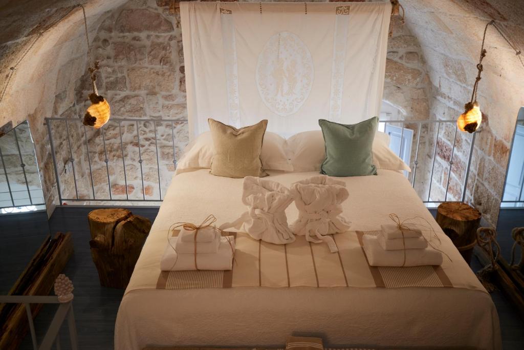 a bedroom with a bed with twoeddy bears on it at Dei Serafini in Polignano a Mare