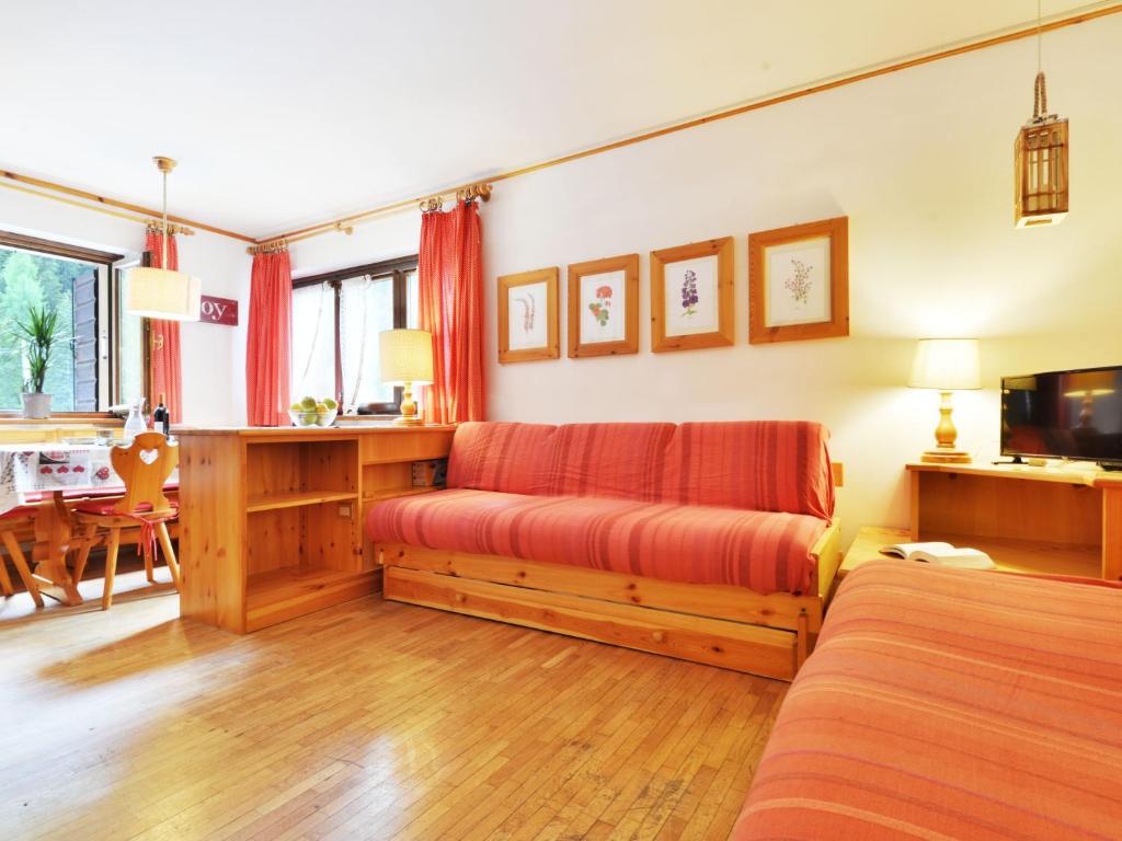 Televízia a/alebo spoločenská miestnosť v ubytovaní Apartment Apt 3 by Interhome
