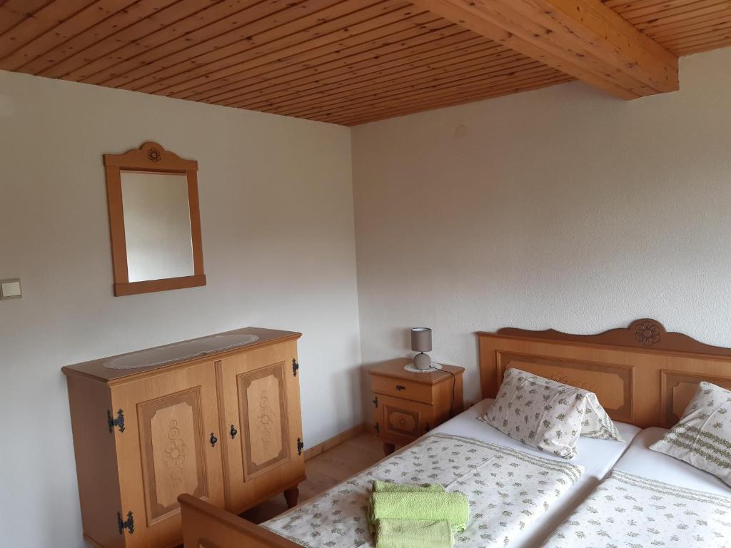 A bed or beds in a room at Ferienwohnung Johanna