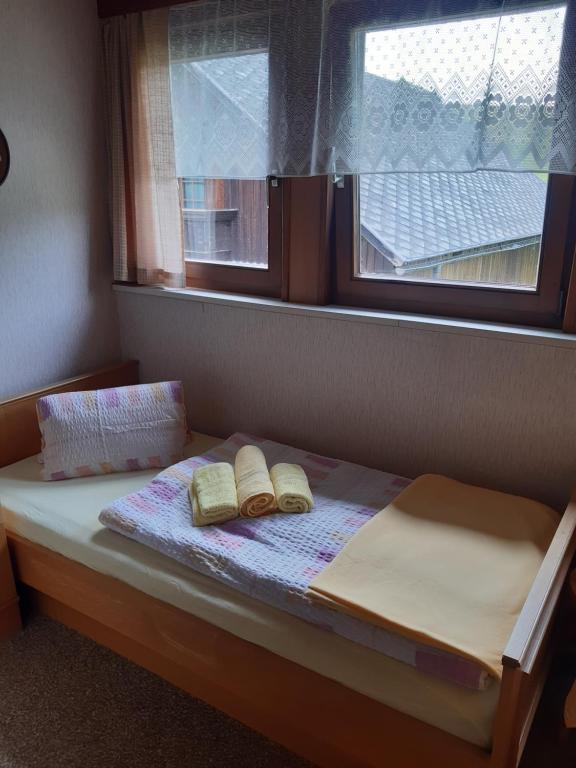 A bed or beds in a room at Ferienwohnung Johanna