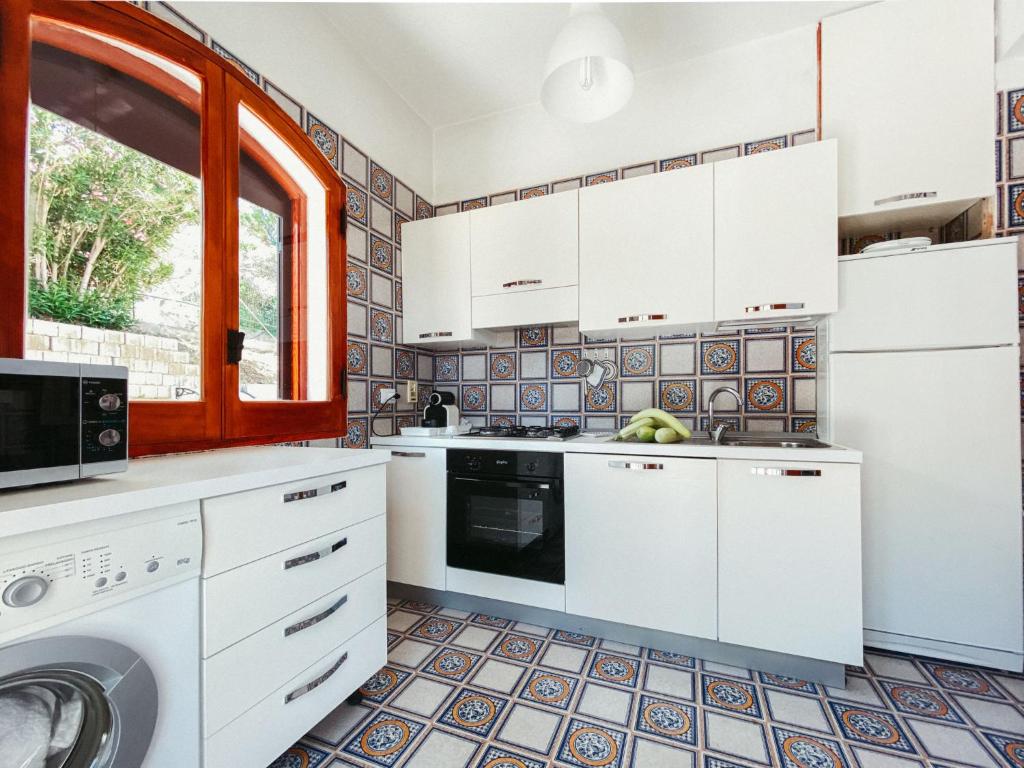 Kuchnia lub aneks kuchenny w obiekcie Holiday Home Santa Maria by Interhome