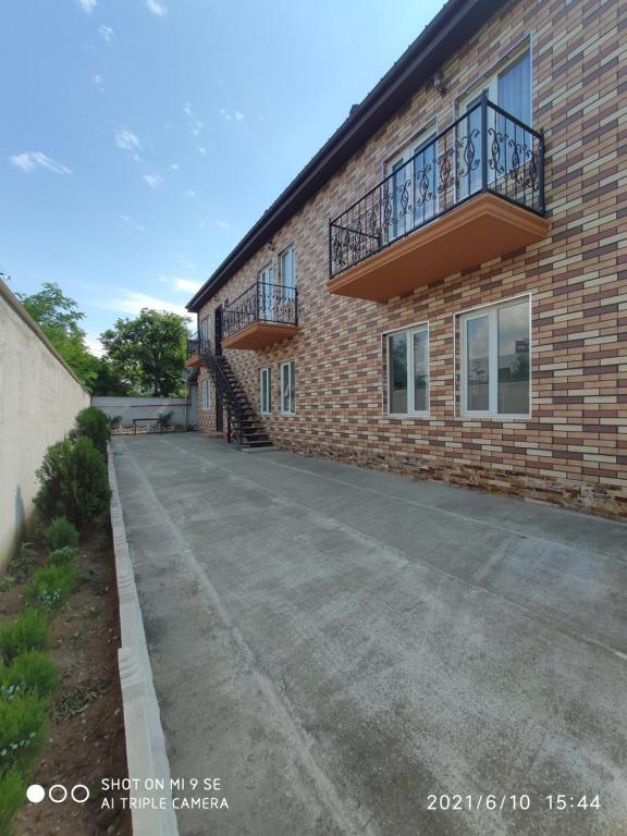 Το κτήριο όπου στεγάζεται  το διαμέρισμα