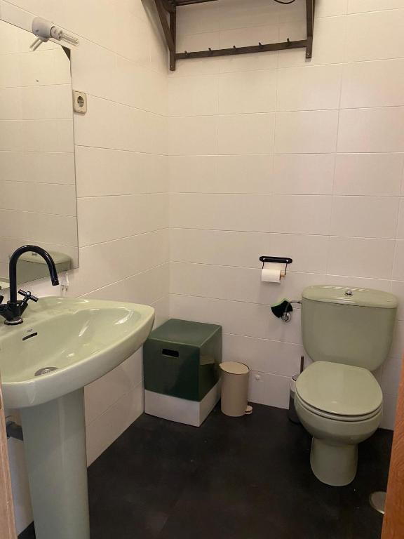 A bathroom at Centro Barrio Embajadores 01