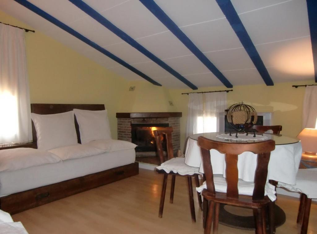 Postel nebo postele na pokoji v ubytování Casa Rural Jose Trullenque