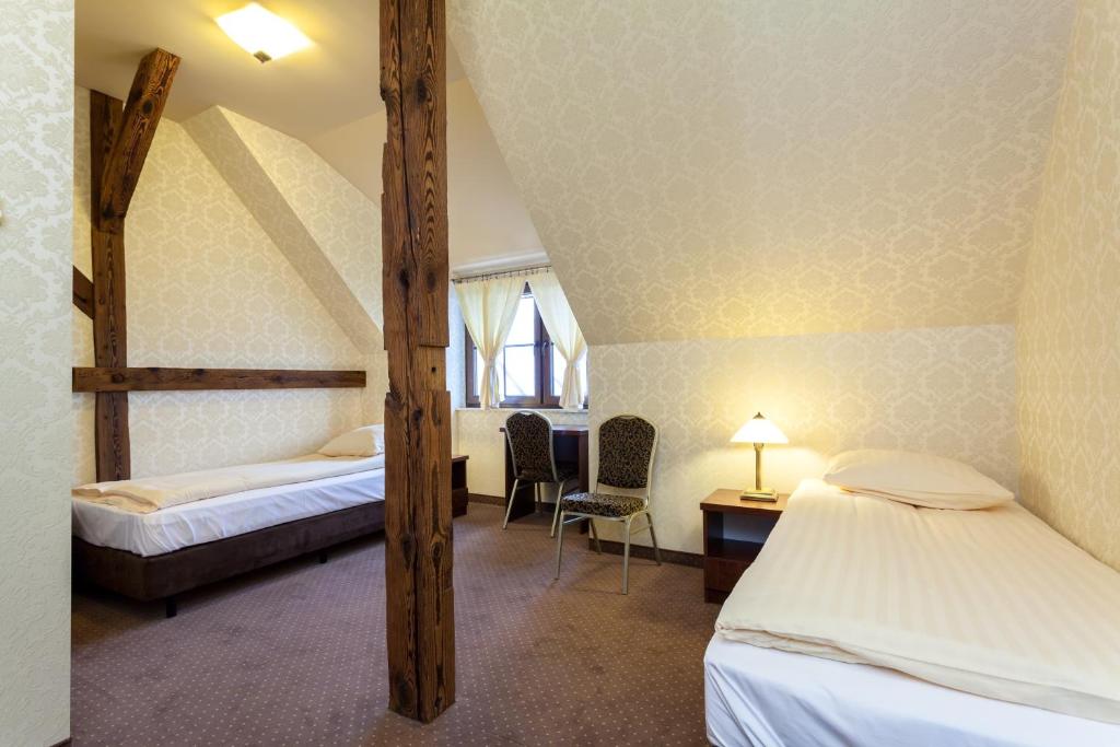 Кровать или кровати в номере Hotel Folwark