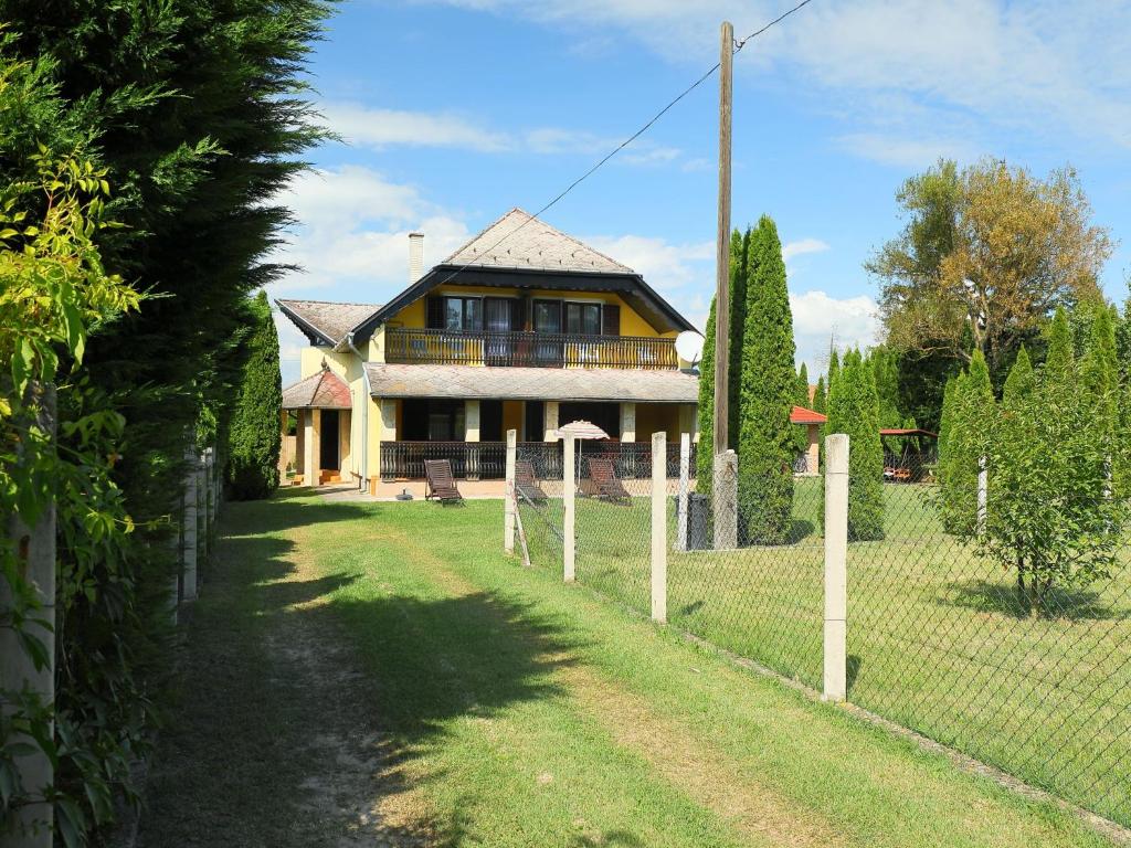 Zahrada ubytování Holiday Home Akazie by Interhome