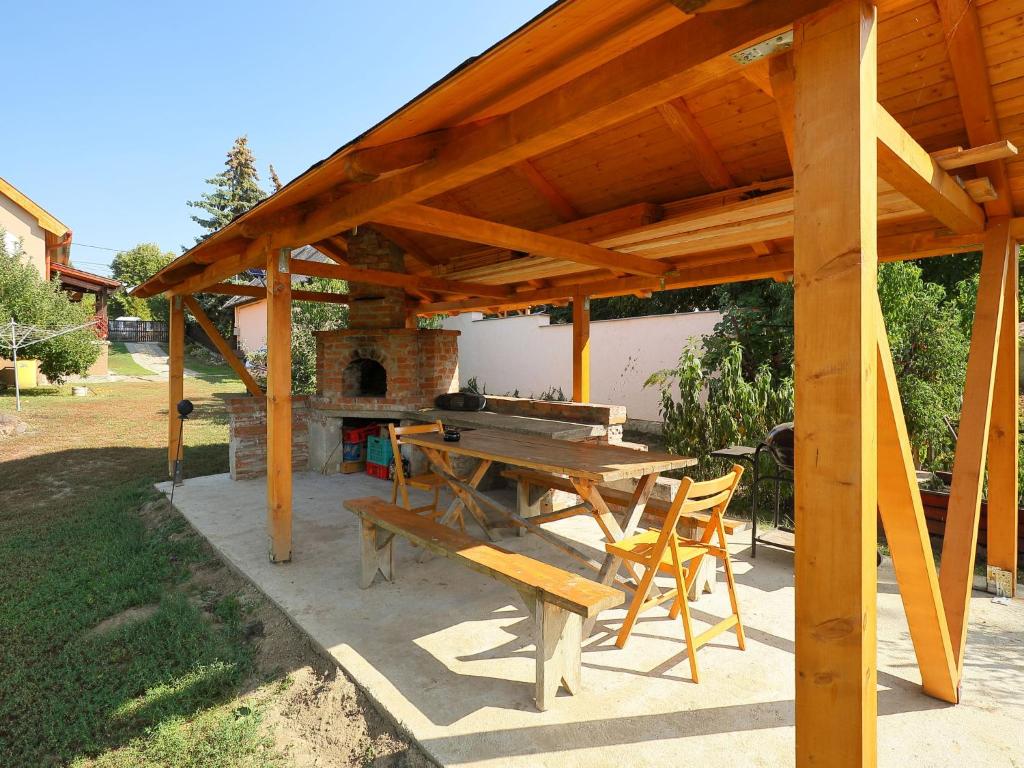 Ogród w obiekcie Holiday Home Beata by Interhome