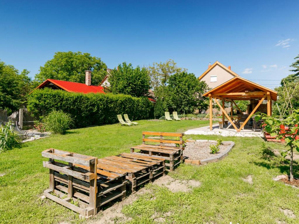 Ogród w obiekcie Holiday Home Beata by Interhome