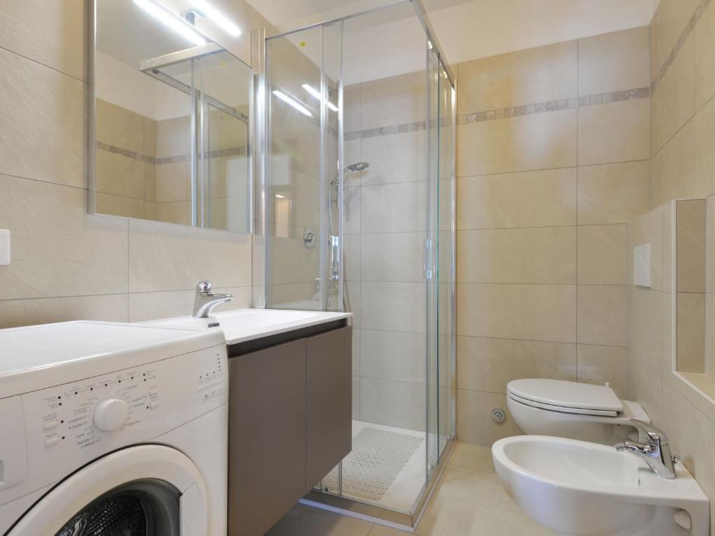 Kúpeľňa v ubytovaní Apartment Condominio al Parco-9 by Interhome