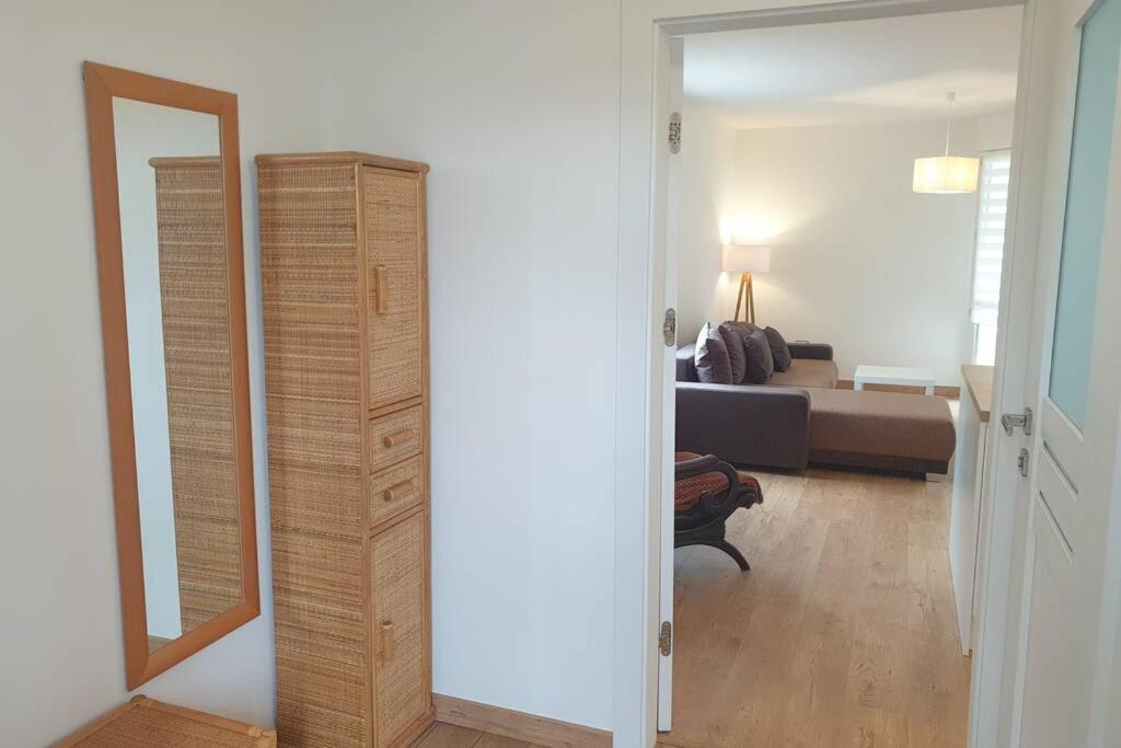Posedenie v ubytovaní Apartament przy samym jeziorze