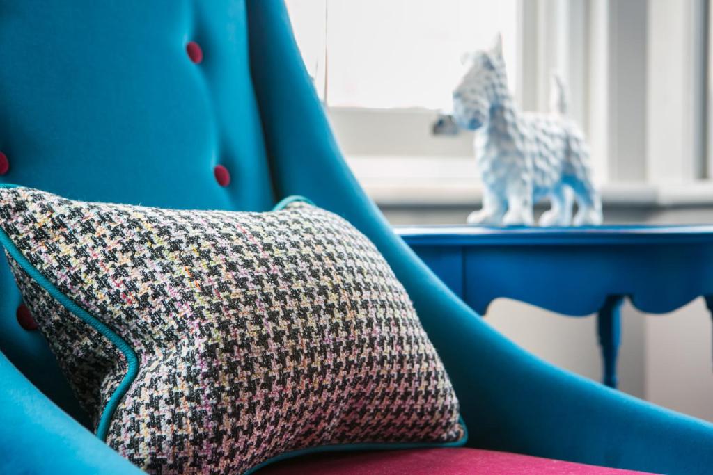 Dog and Fox - Resim 9