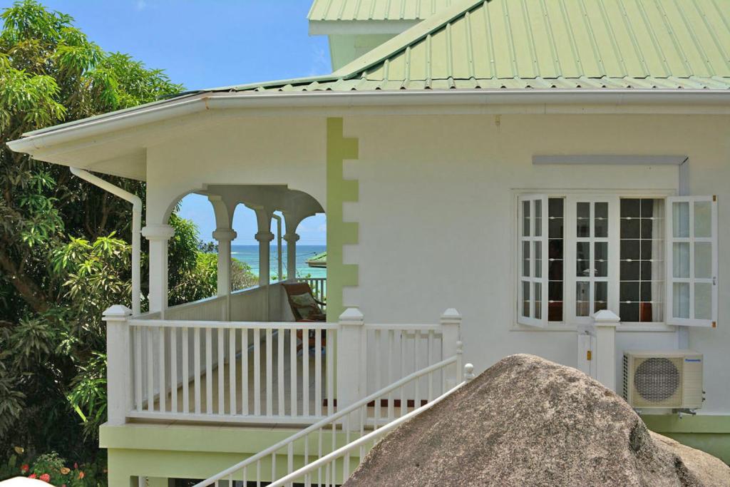 Balkón nebo terasa v ubytování Petit Baie Chalets