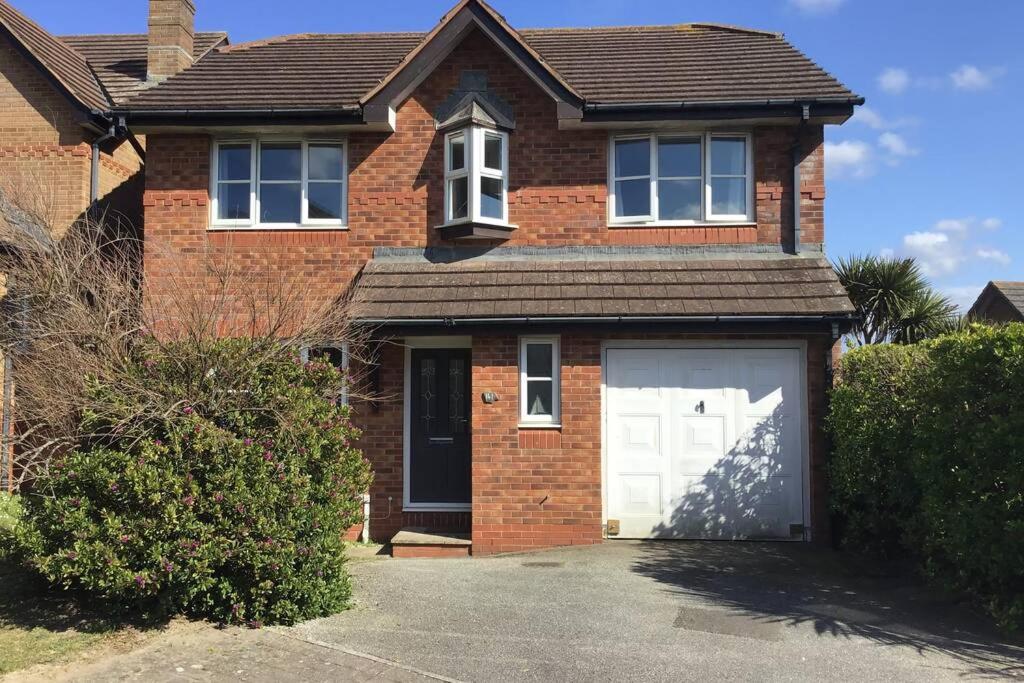 Holiday home Stunning 4bed 2bath detached house on the desirable