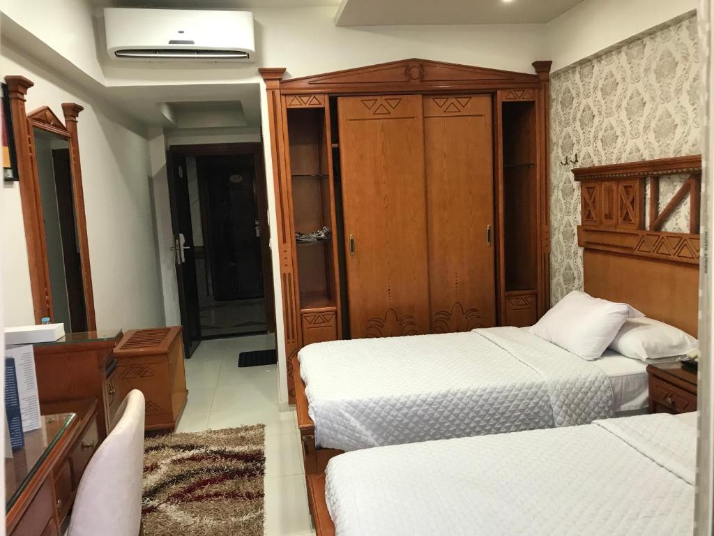 Postel nebo postele na pokoji v ubytování Dolphin Ras El-Bar Hotel