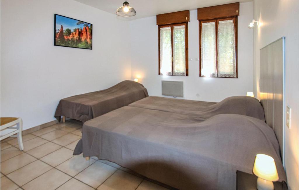 En eller flere senge i et v&aelig;relse p&aring; Amazing Home In Rochefort-du-gard With Wifi