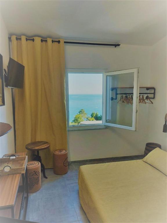 Postel nebo postele na pokoji v ubytování AMARE IL MARE Affittacamere e appartamenti