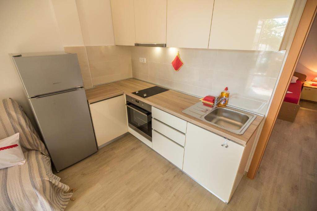 Kuchyňa alebo kuchynka v ubytovaní Katarina Apartments