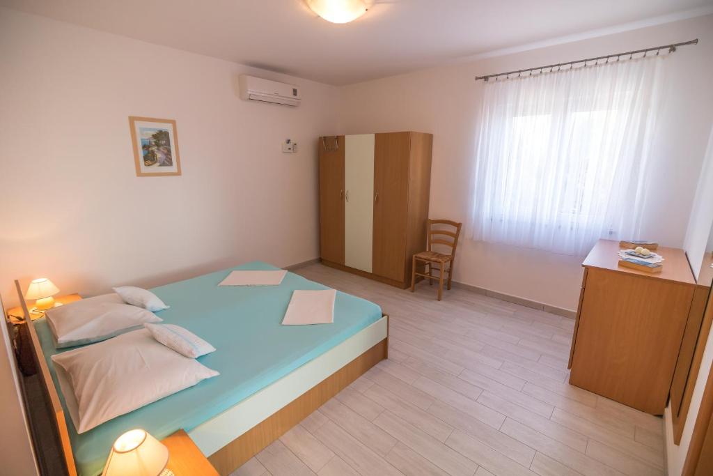 Posteľ alebo postele v izbe v ubytovaní Katarina Apartments