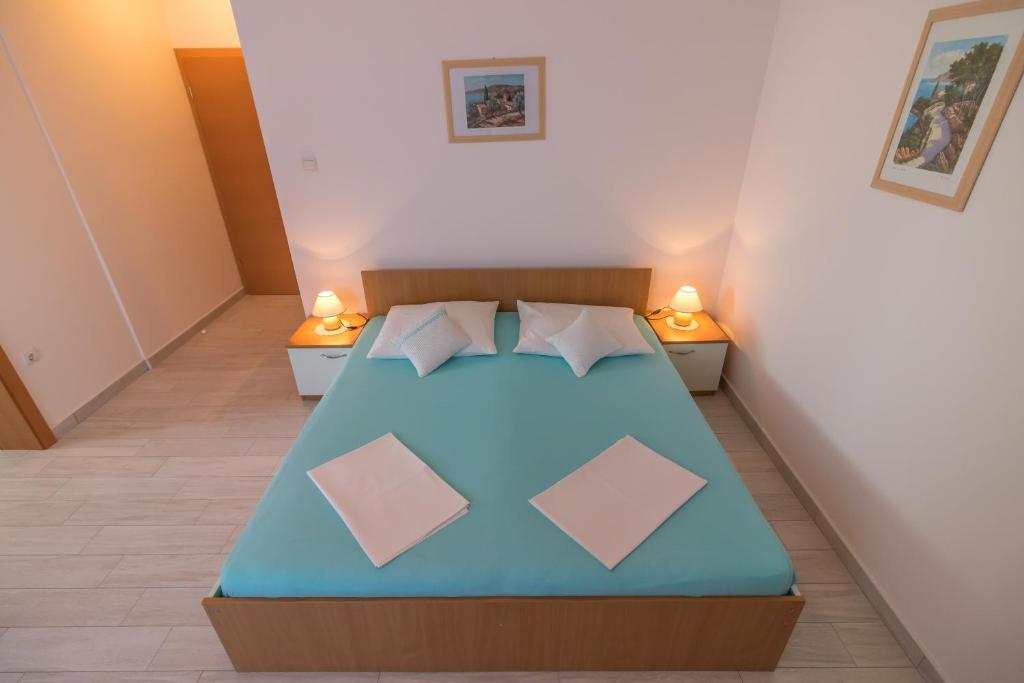 Posteľ alebo postele v izbe v ubytovaní Katarina Apartments