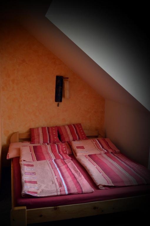 Posteľ alebo postele v izbe v ubytovaní Flamingo Vendégház