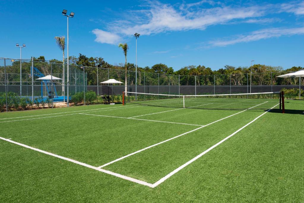 Tennis ja/või seinatennis majutusasutuses Ocean Eden Bay - Adults Only - All Inclusive või selle läheduses