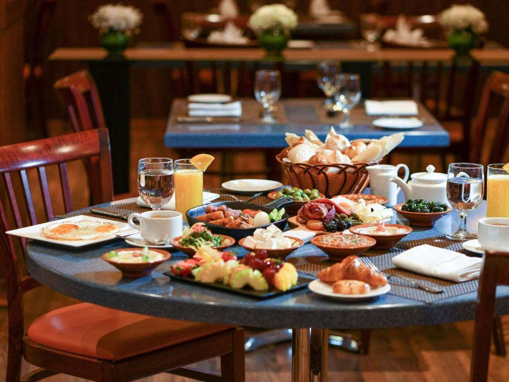 Makanan di atau berdekatan hotel