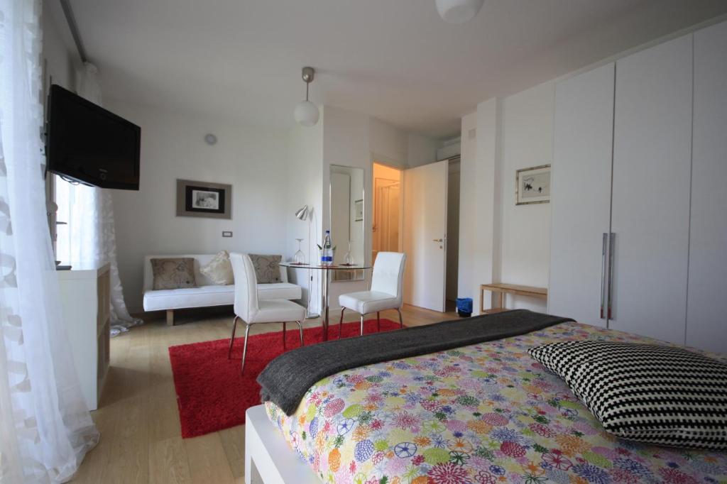 La Lanterna - Large Double Room