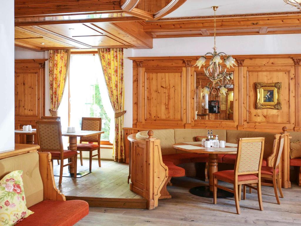Posezení v ubytování Mercure Sighisoara Binderbubi Hotel & Spa