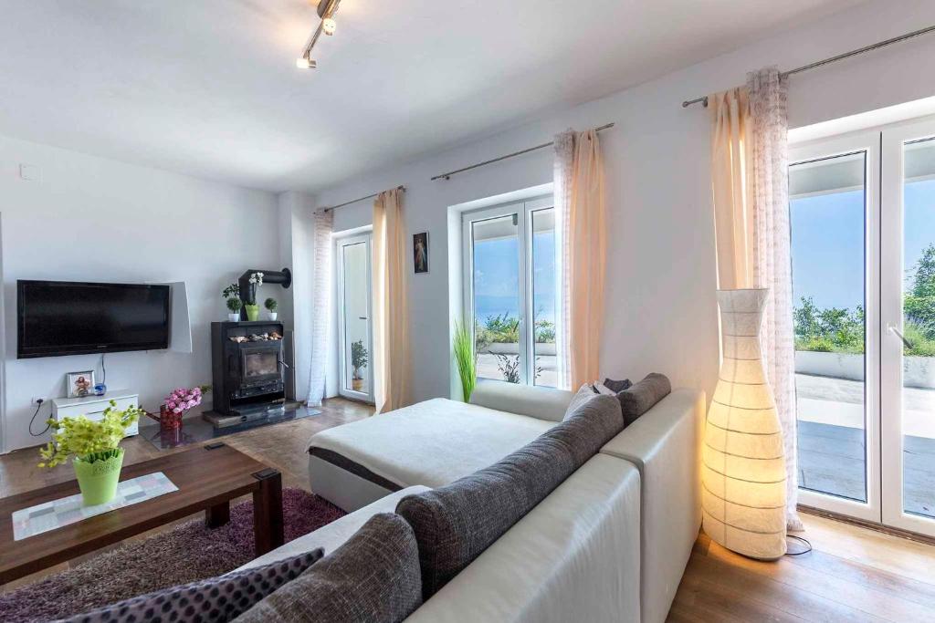 Telewizja i/lub zestaw kina domowego w obiekcie Apartment in Liganj 35553