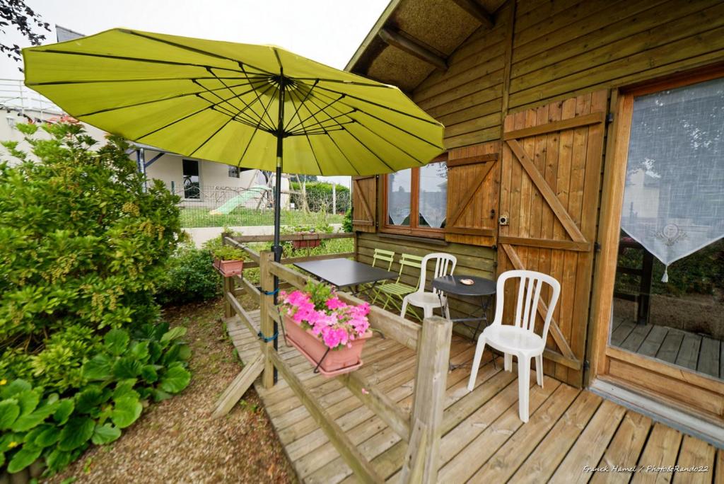 Chalet with one bedroom in Plouer sur Rance with enclosed garden and WiFi