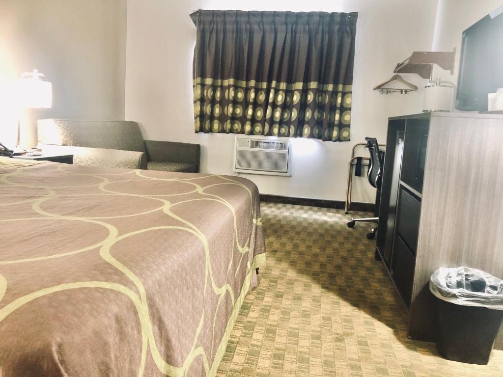 Super 8 by Wyndham Peru Starved Rock State Park - Deluxe Kamer Met Kingsize Bed - Niet-Rokers