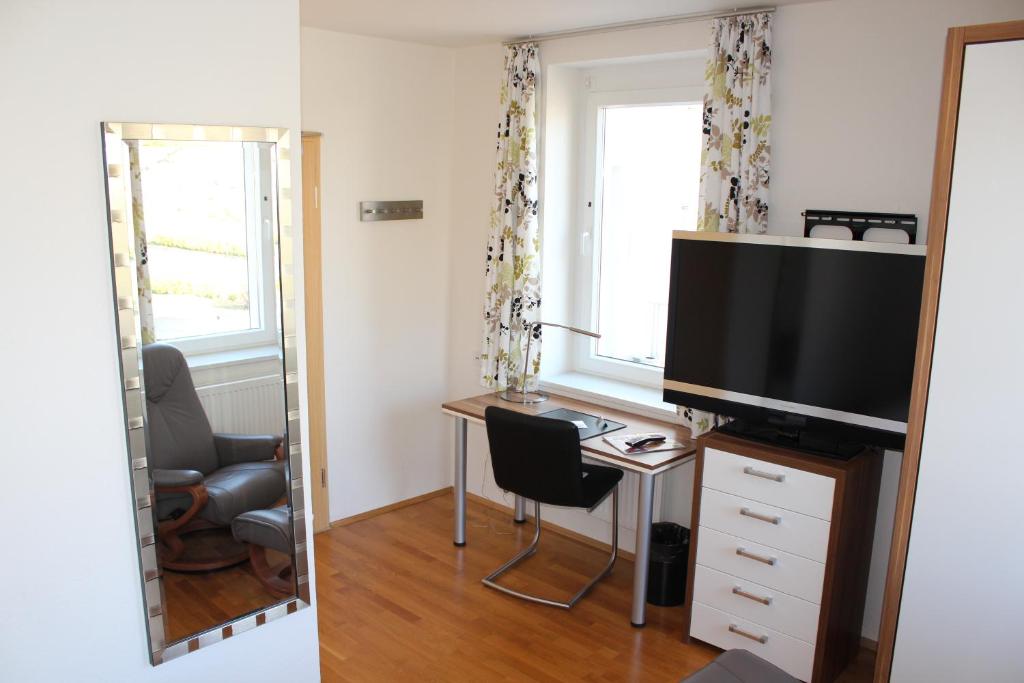 TV a/nebo společenská místnost v ubytování Boardinghouse My Maison