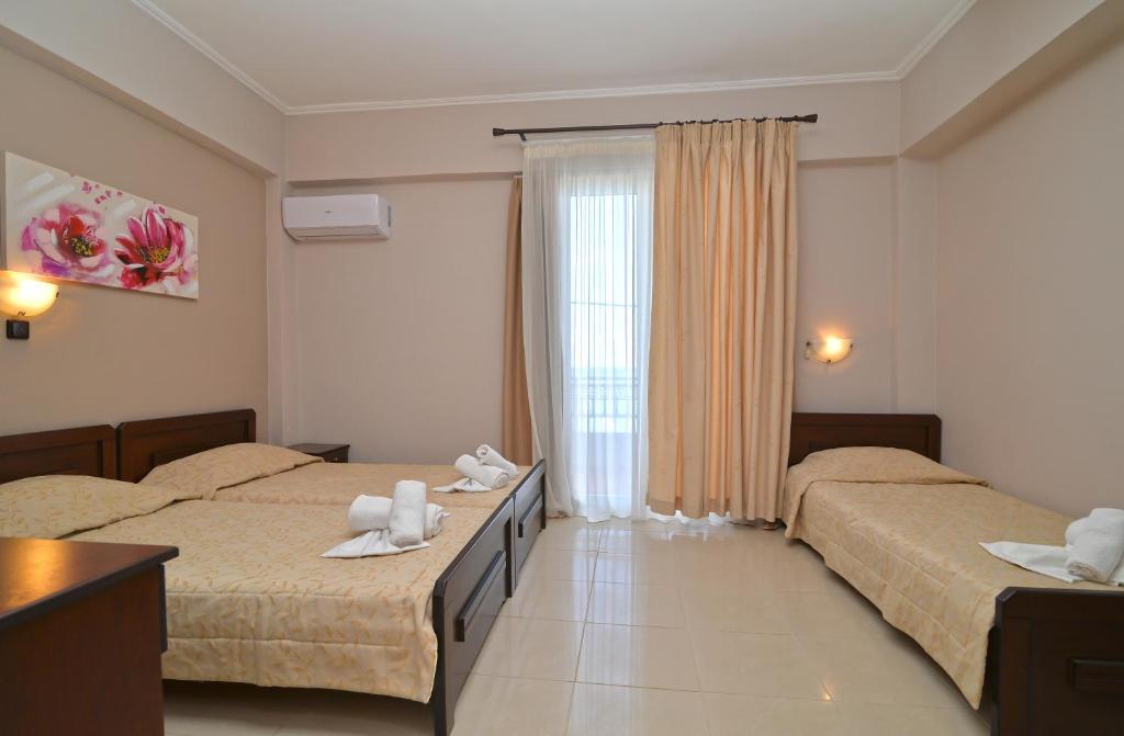 A bed or beds in a room at Akrothalassia