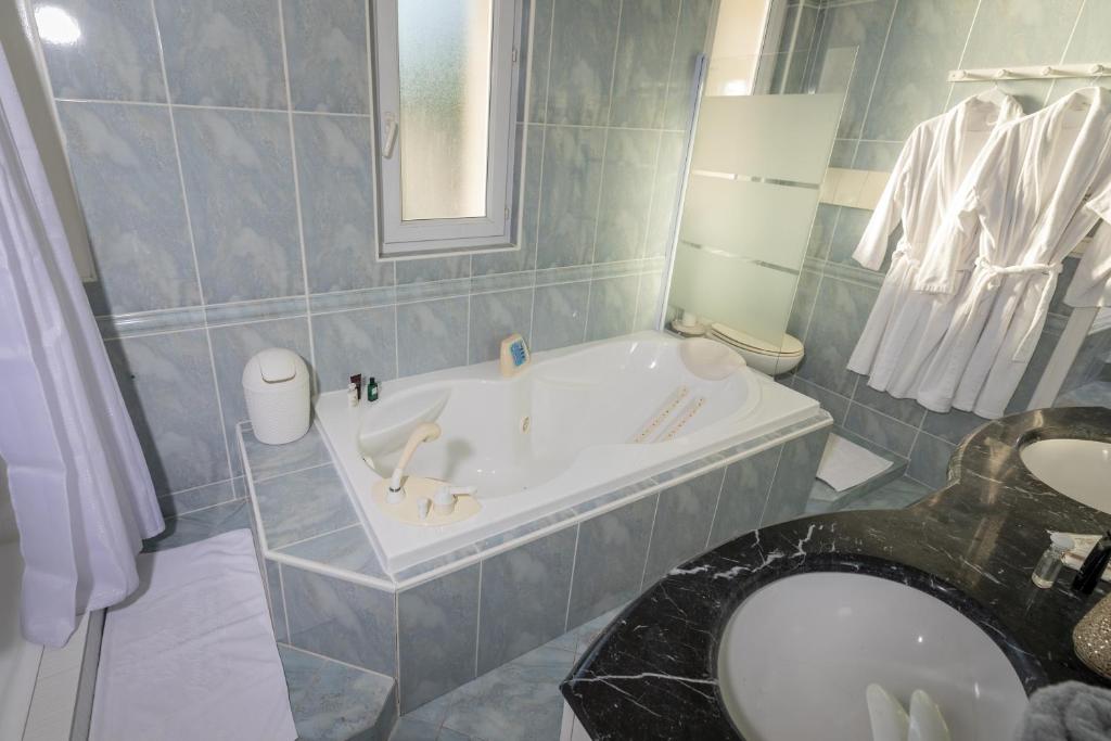 Domaine La Corniche - Suite With Lake View