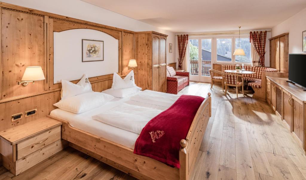 TV a/nebo společenská místnost v ubytování Hotel Saltauserhof