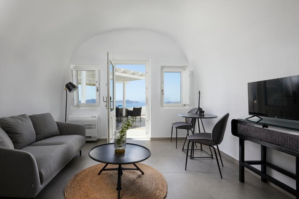 TV a/nebo společenská místnost v ubytování Petit Palace Suites