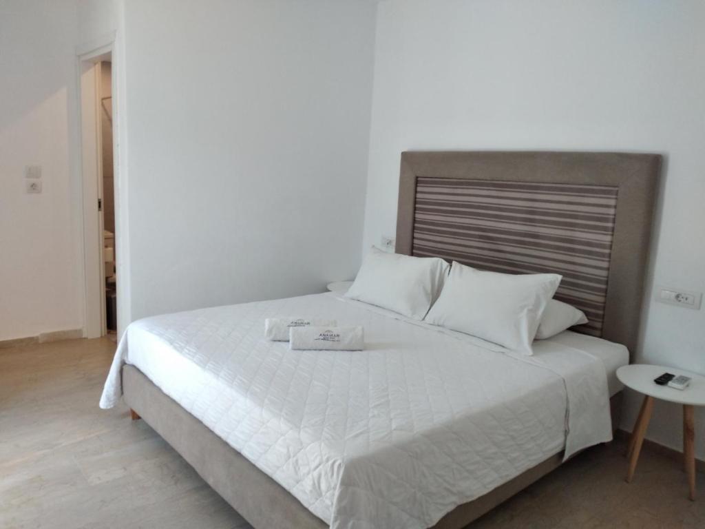 Postel nebo postele na pokoji v ubytování Anamar Santorini