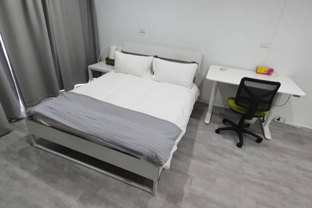Dana-Spacious Private Room in Shared 2-Bedroom Apartment-1 - Chambre Reine