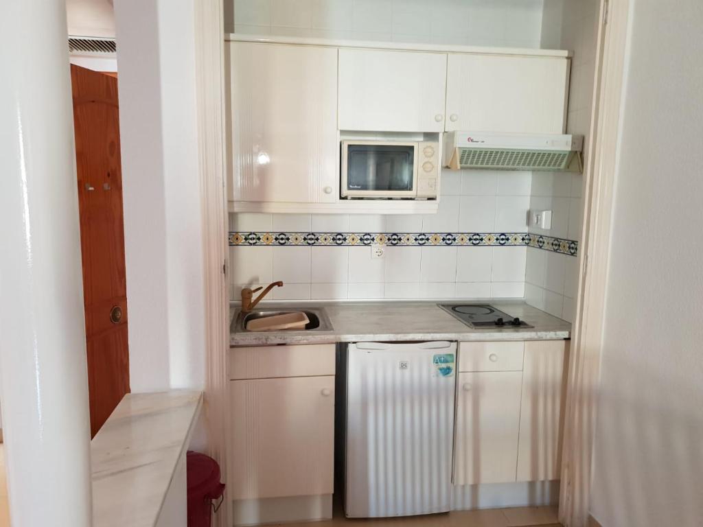 Kuchyň nebo kuchyňský kout v ubytování Almerimar Apartamento