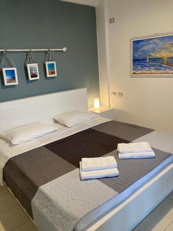 Llit o llits en una habitació de Aldi`s Guest House