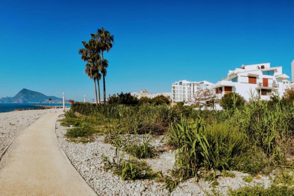 Fotografia z galérie ubytovania Beachfront Apt! AC - Pool - Parking v destinácii Altea