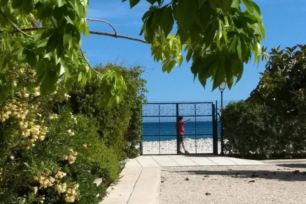 Fotografia z galérie ubytovania Beachfront Apt! AC - Pool - Parking v destinácii Altea