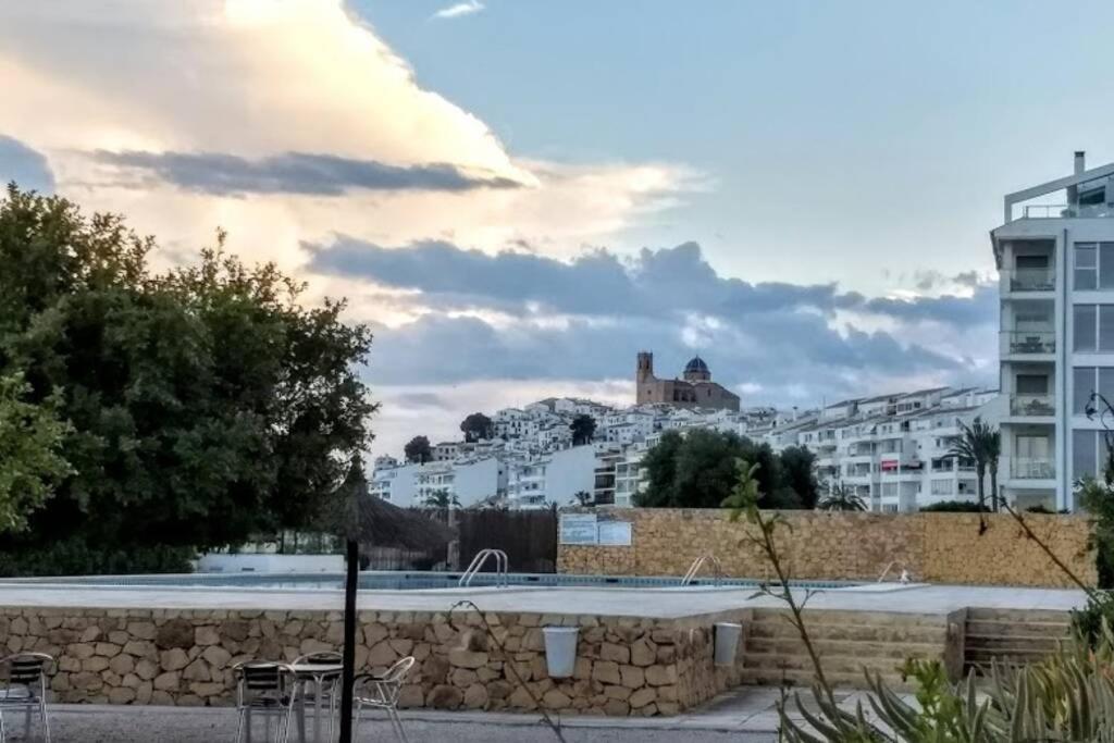 Fotografia z galérie ubytovania Beachfront Apt! AC - Pool - Parking v destinácii Altea