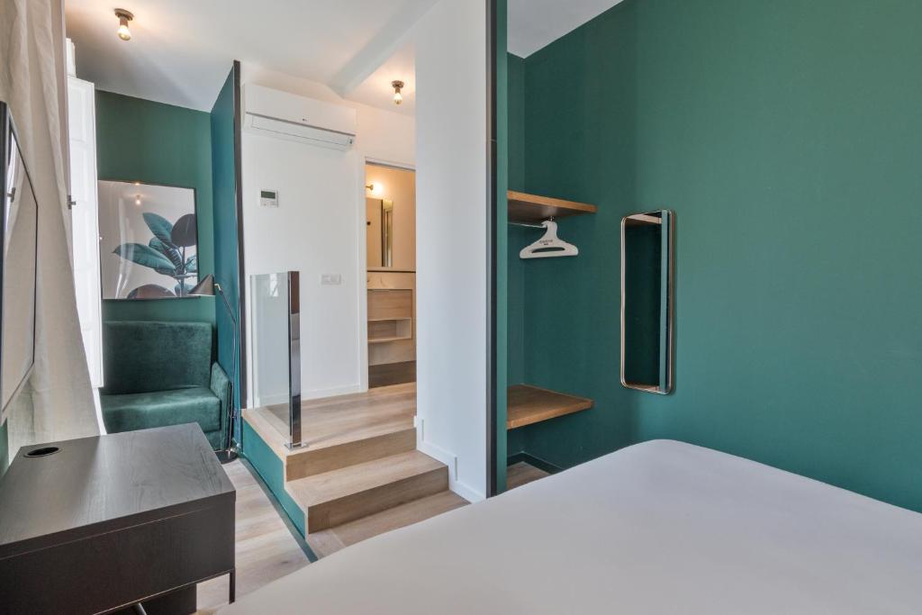 Postel nebo postele na pokoji v ubytování Uma Suites Atocha