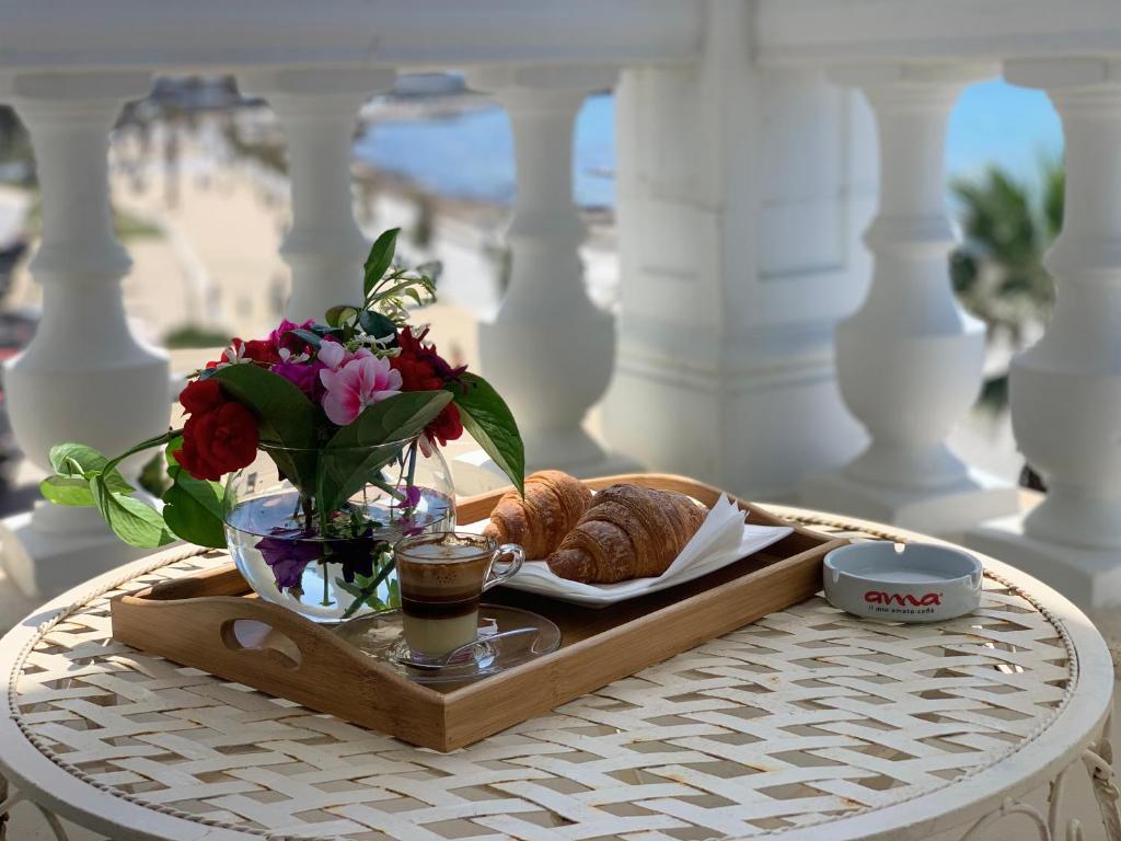 Iliad Hotel - Image 3